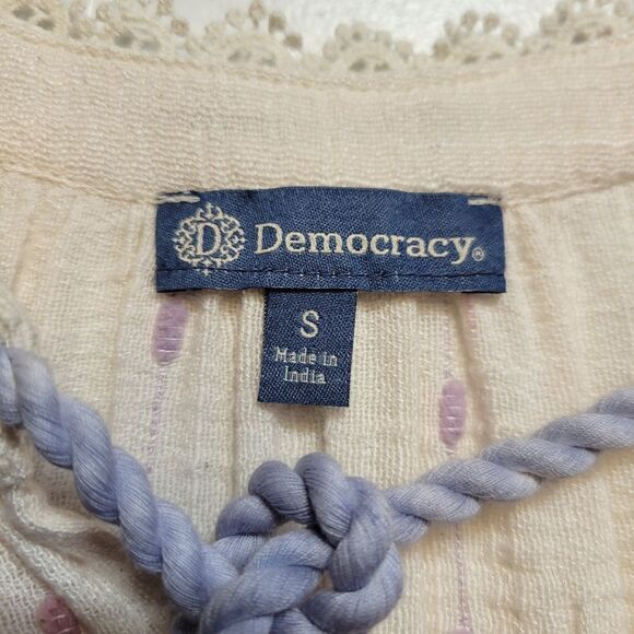 Democracy Woven Split V-Neck 3/4 Blouson Sleeve Crochet Edge Woven Top - Picture 8 of 15